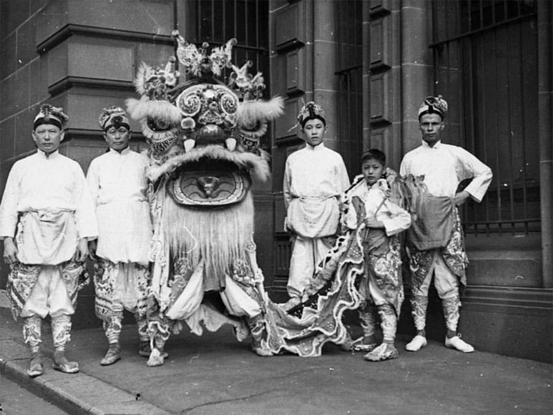 group_of_dragon_dancers