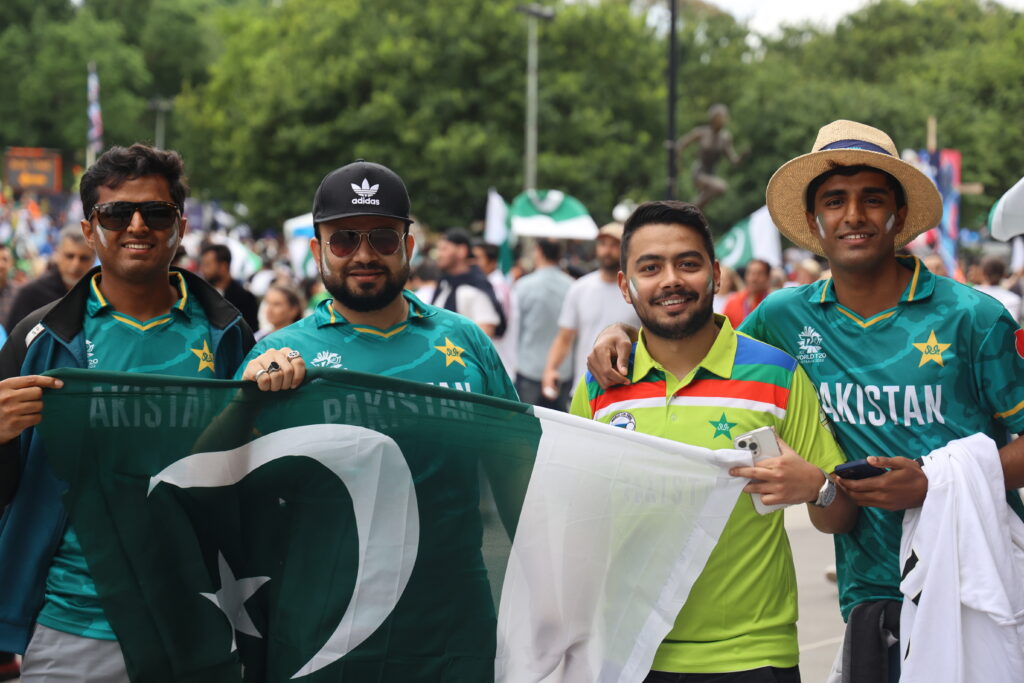 Cricket fans showing the flag of Pakistan